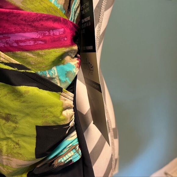 Colorful Women's One Piece Swimsuit - Picture 8 of 10